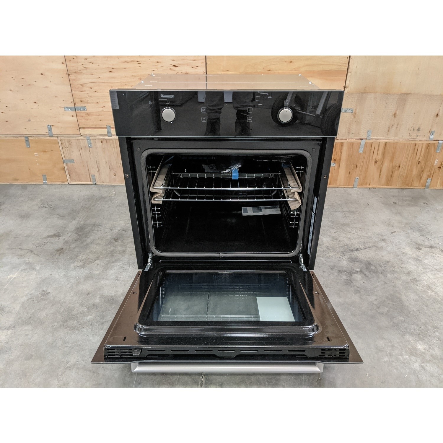GRADE A3 electriQ 68L Pyrolytic Self Cleaning Electric Single Oven in