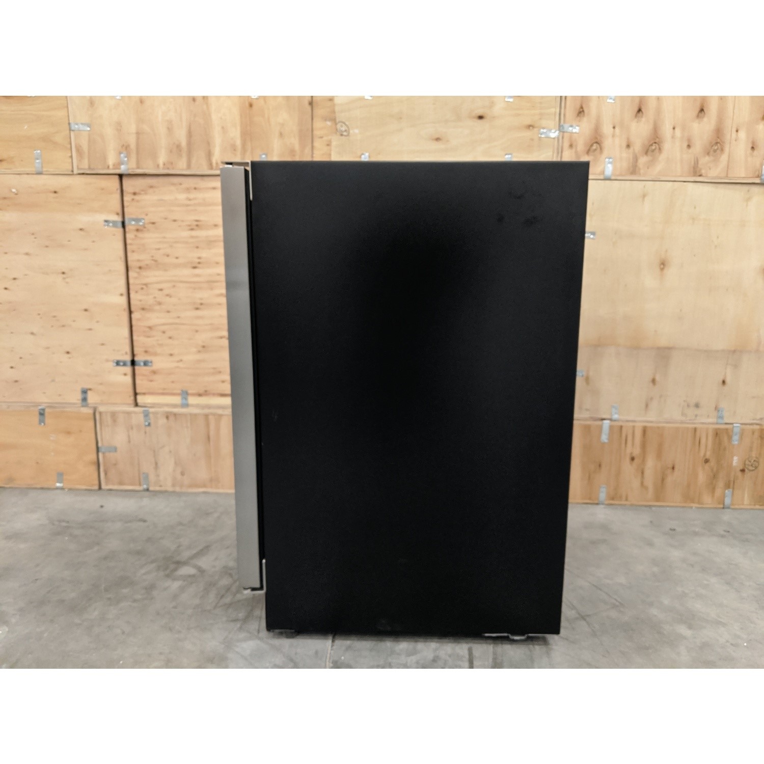 Refurbished electriQ 36 Bottle Freestanding Under Counter Wine Cooler