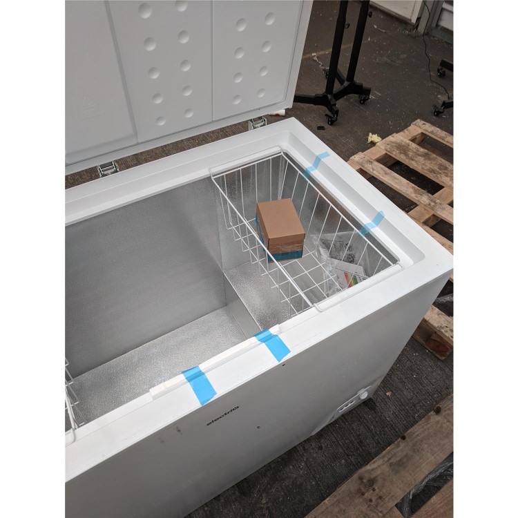 Refurbished electriQ 300 Litre Chest Freezer 67cm Deep  112cm Wide - White