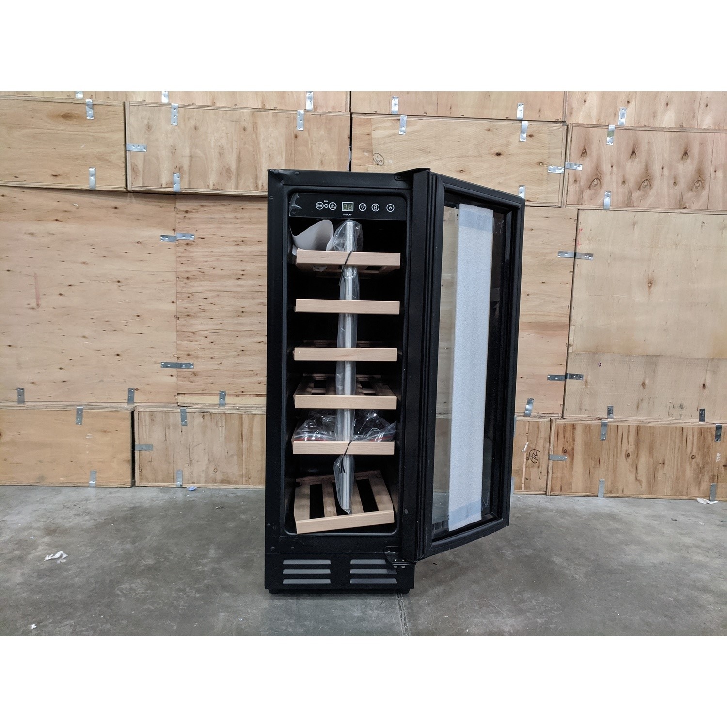 Refurbished electriQ EQWINE30BL Freestanding 18 Bottle Single Zone Wine