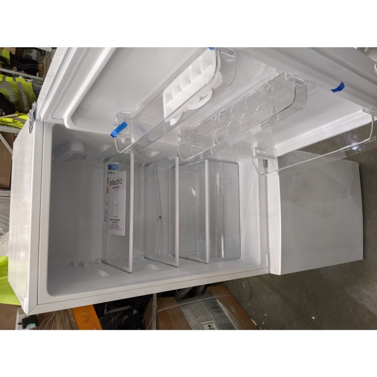 GRADE A2 - electriQ 157 Litre 70/30 Freestanding Fridge Freezer - White