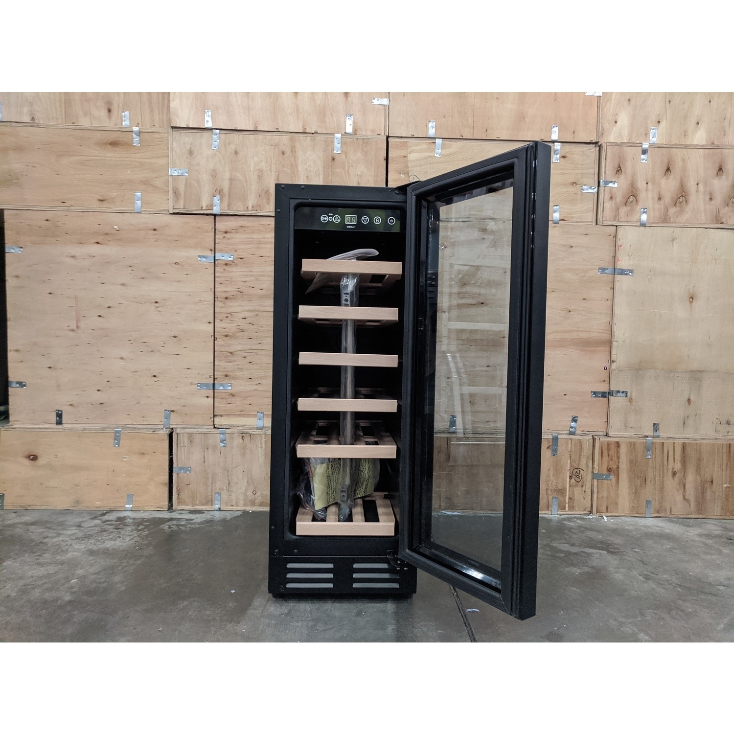 Refurbished electriQ EQWINE30BL Freestanding 18 Bottle Single Zone Wine