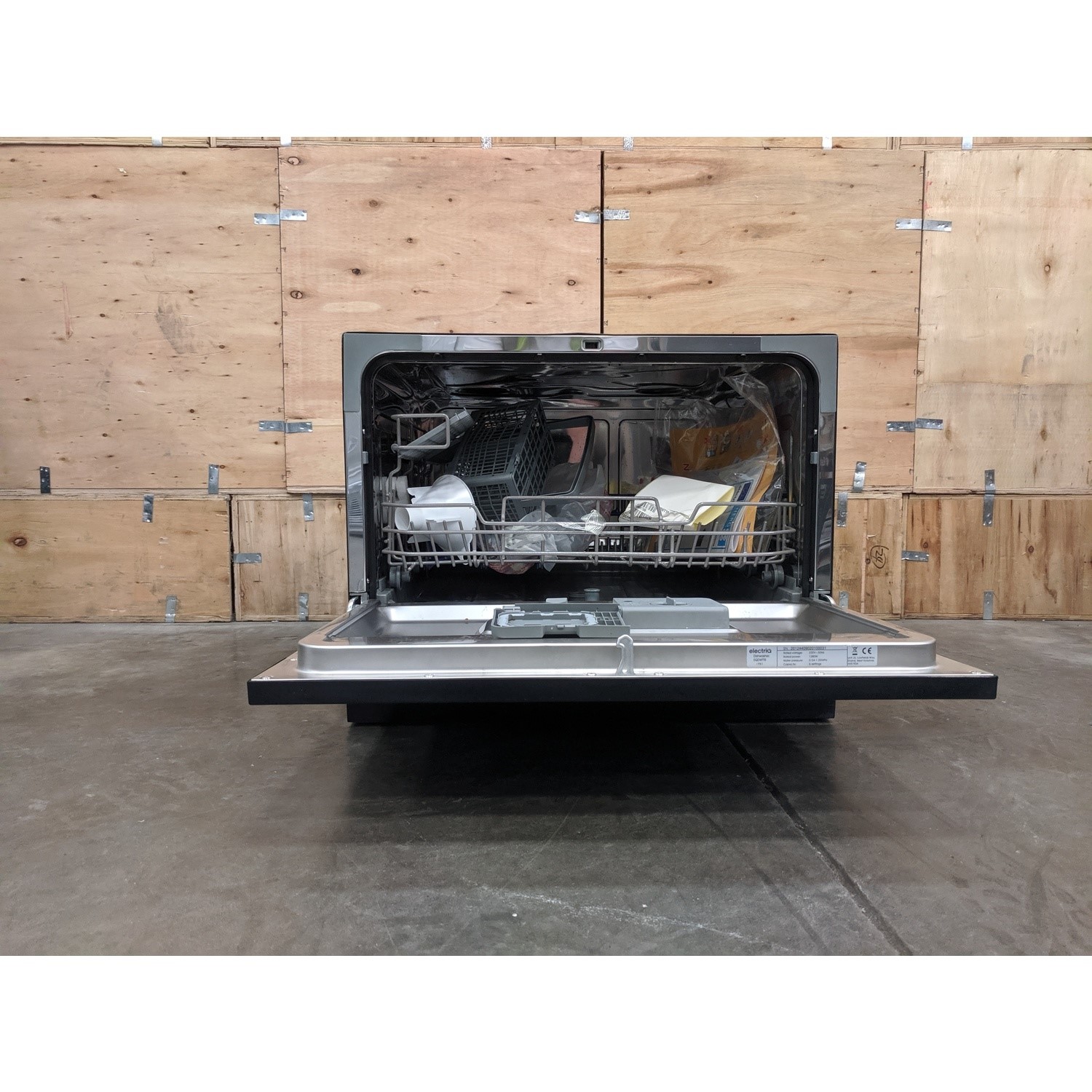 Refurbished electriQ EQDWTTB 6 Place Table Top Integrated Dishwasher Black electriQ