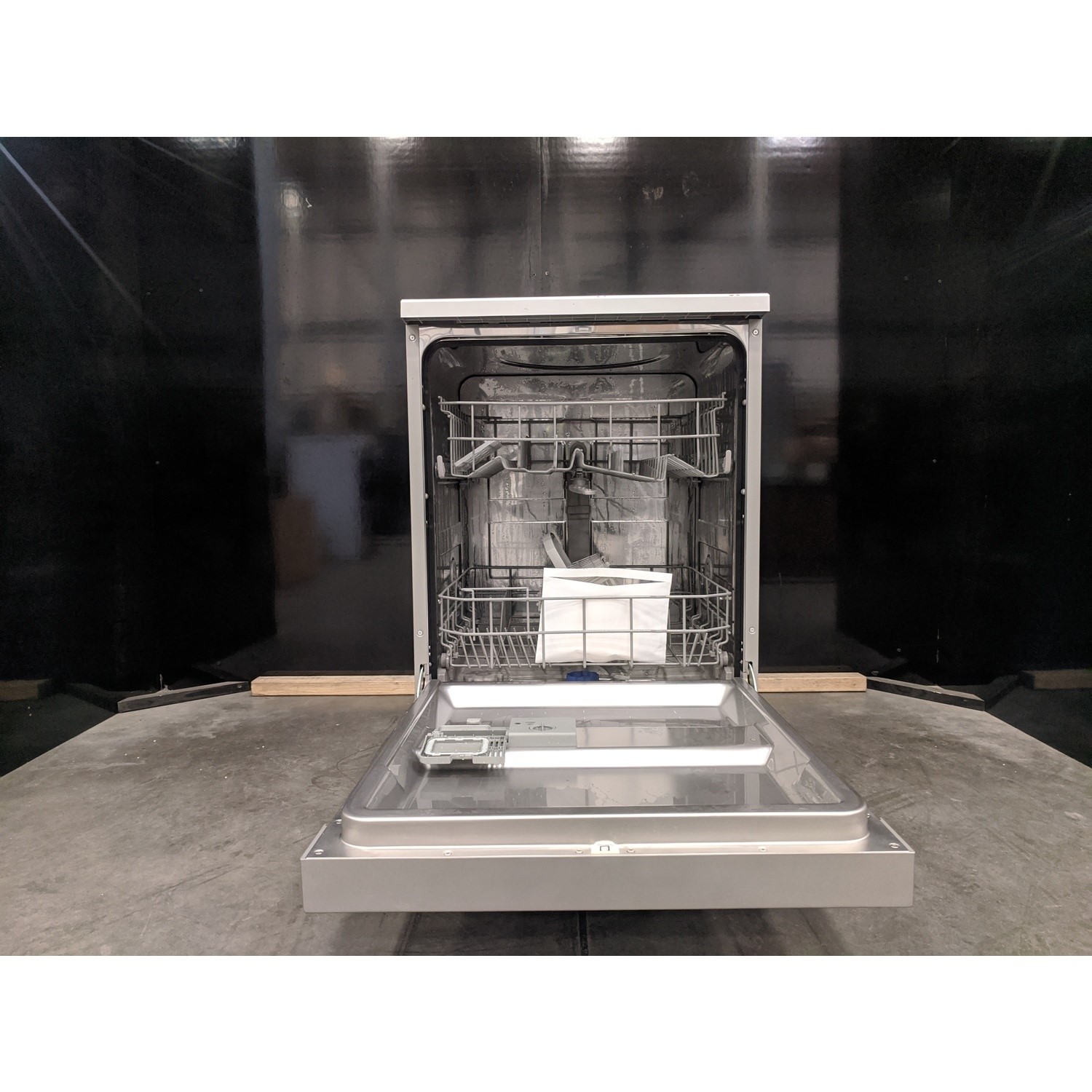 Refurbished electriQ EQ60DWSILVER 12 Place Freestanding Dishwasher