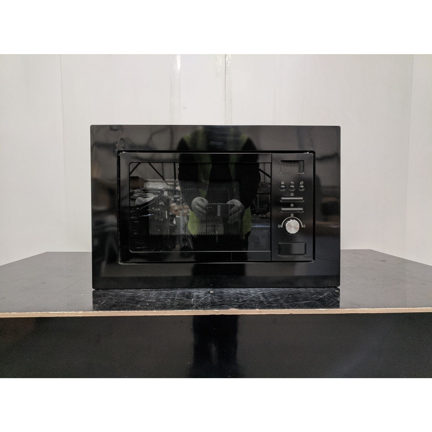 Refurbished electriQ eiQMOGBI20BLACK 20L 800W Black BuiltIn Microwave