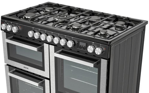 7 burner gas hob.